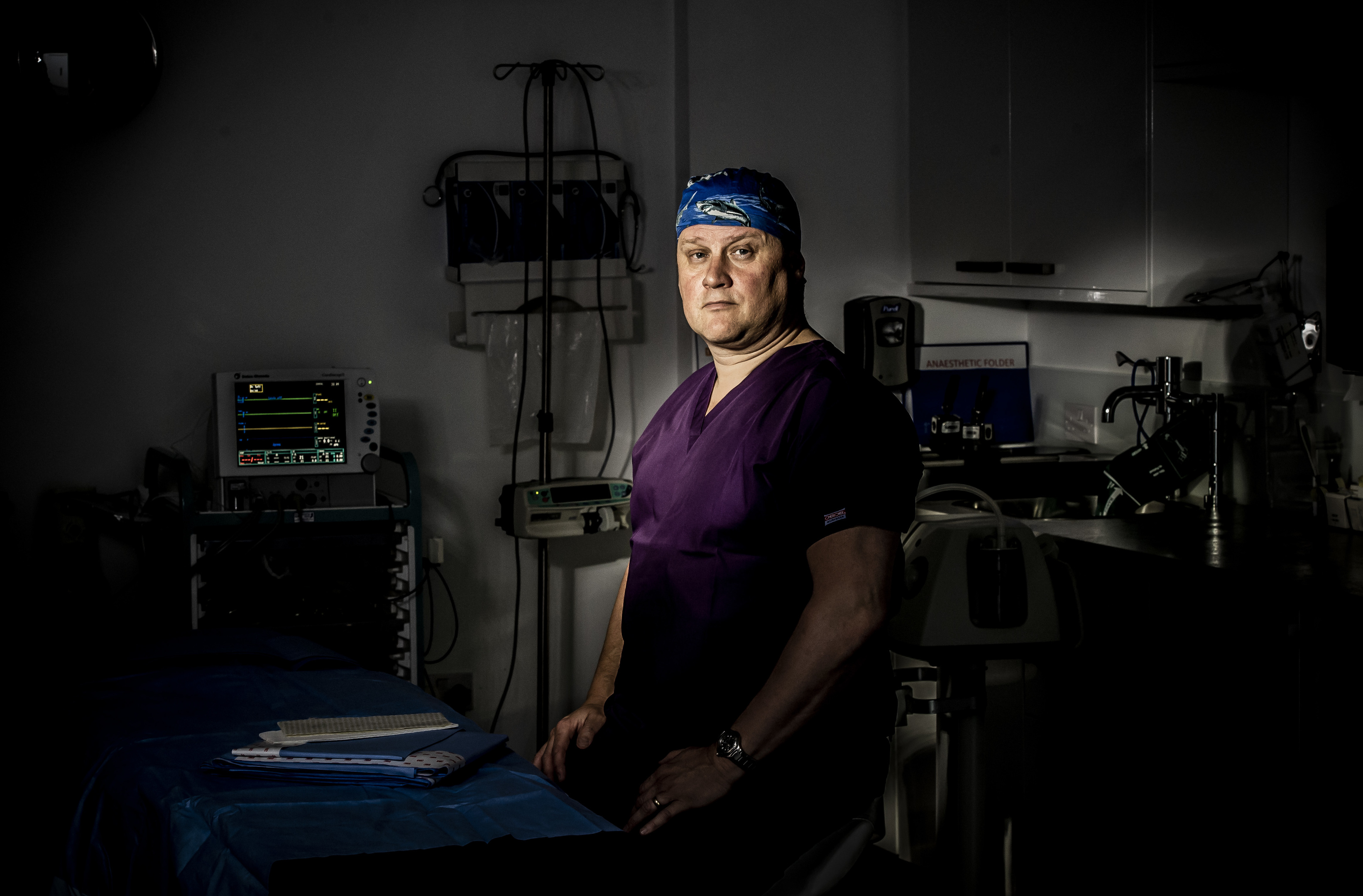 Surgeon Jim McCaul prepares to operate in theatre in Glasgow (Alan Peebles)