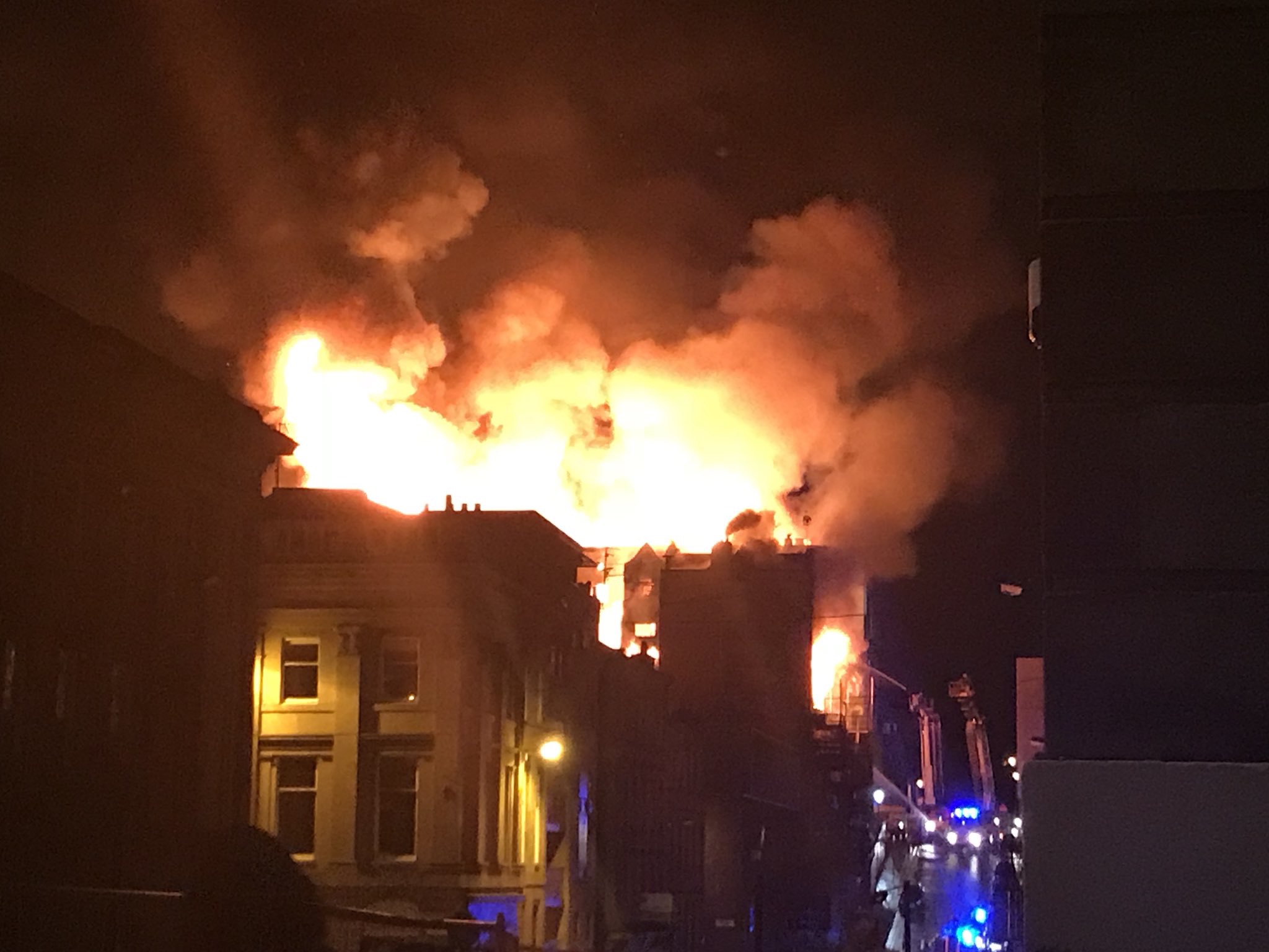 Glasgow School of Art in flames (Carlee Thurgate / Twitter)