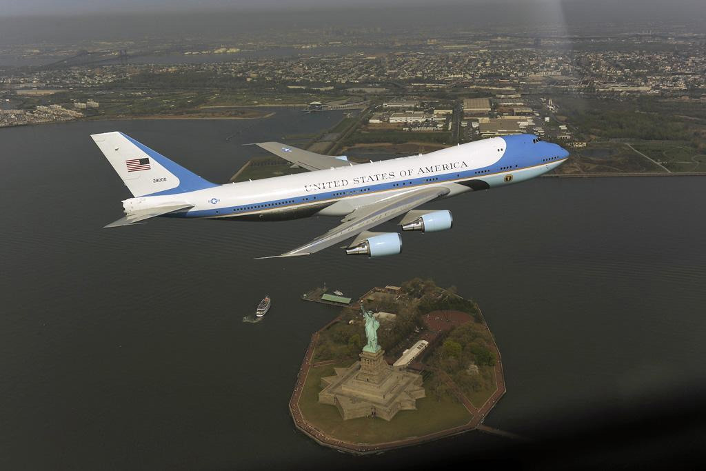 A majestic photo of Air Force One - but the low flying aircraft panicked New Yorkers in 2009 (AP Photo/The White House)