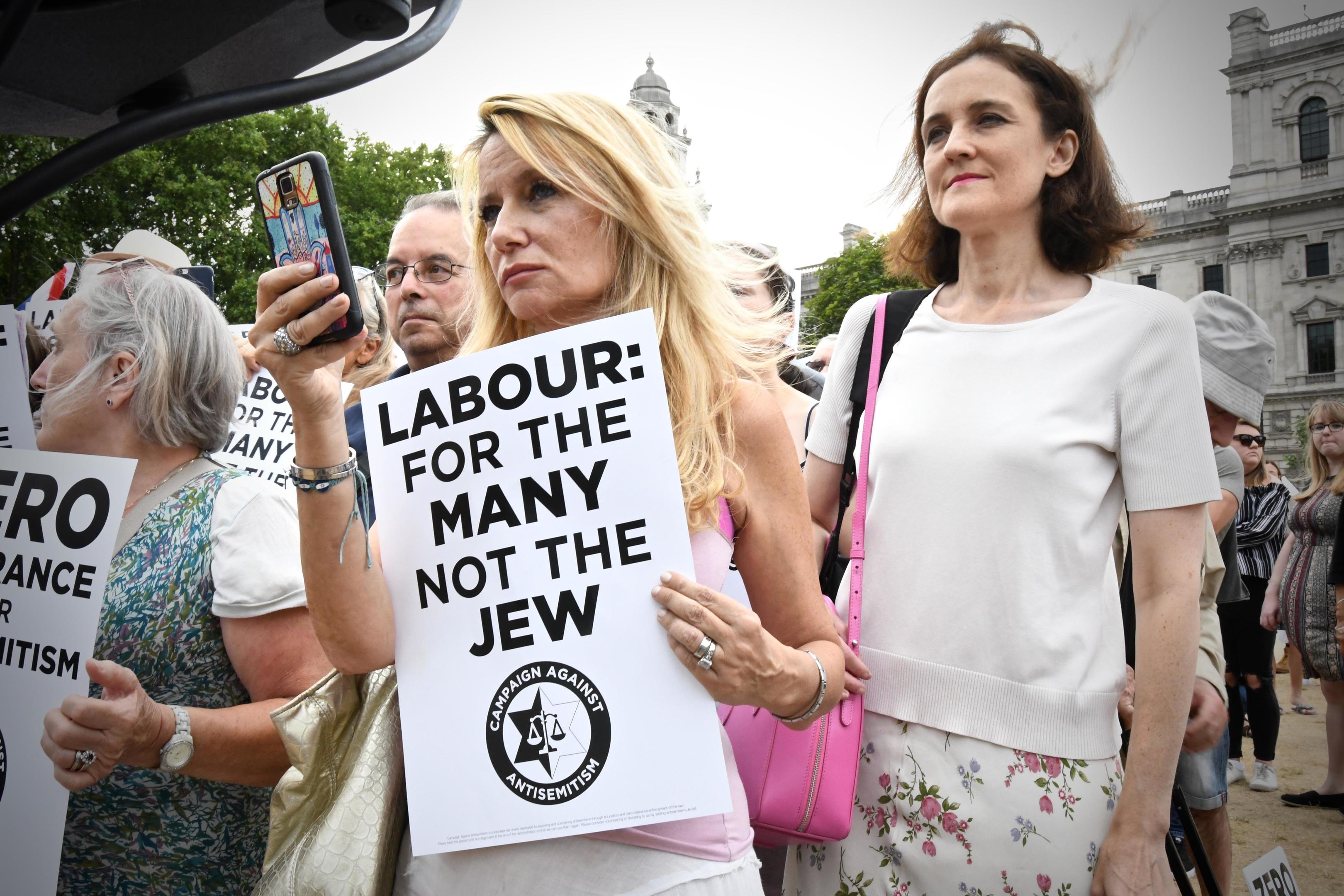 Protests take place outside Parliament by the Jewish community increasingly concerned by levels of anti semitism in the Labour Party. (Incmonocle)