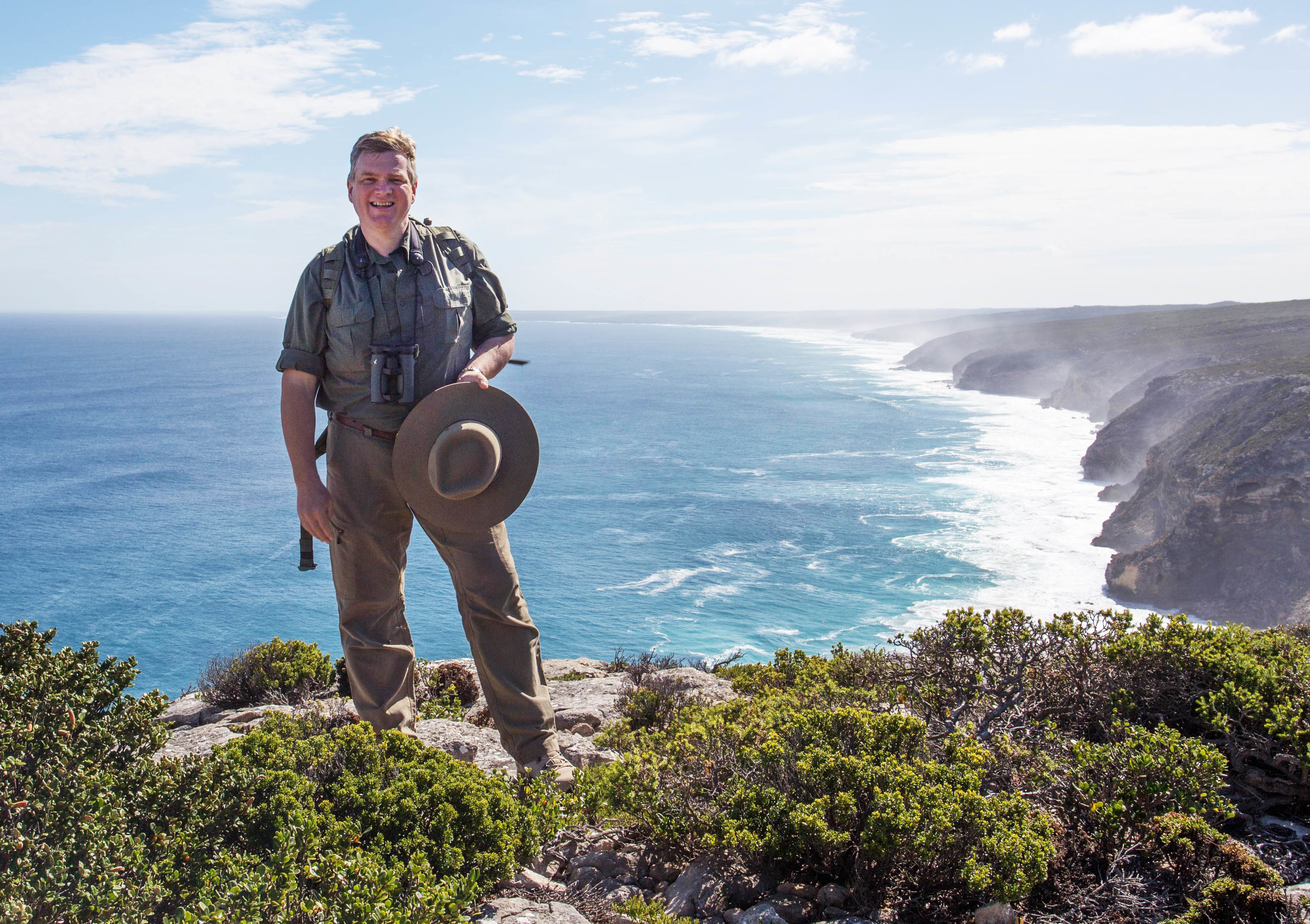 Ray Mears in the Australian Wilderness (Tin Can Wilderness, ITV)