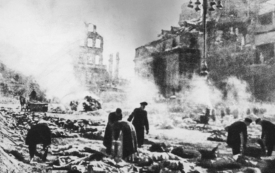 Allied bombing of Dresden, Germany, February 1945 (Keystone/Hulton Archive/Getty Images)