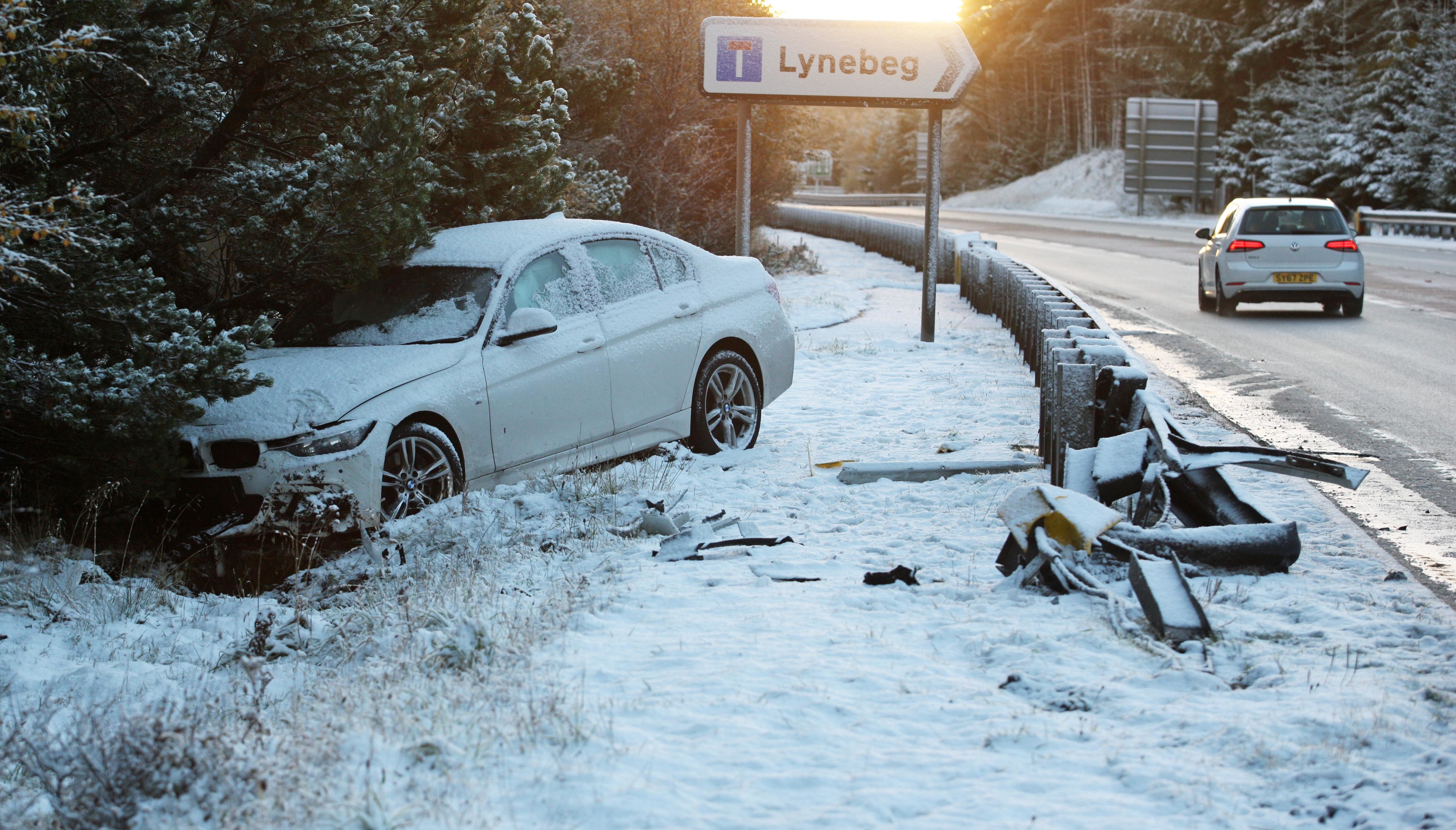 Car hits skids near Lynbeg yesterday (Peter Jolly)