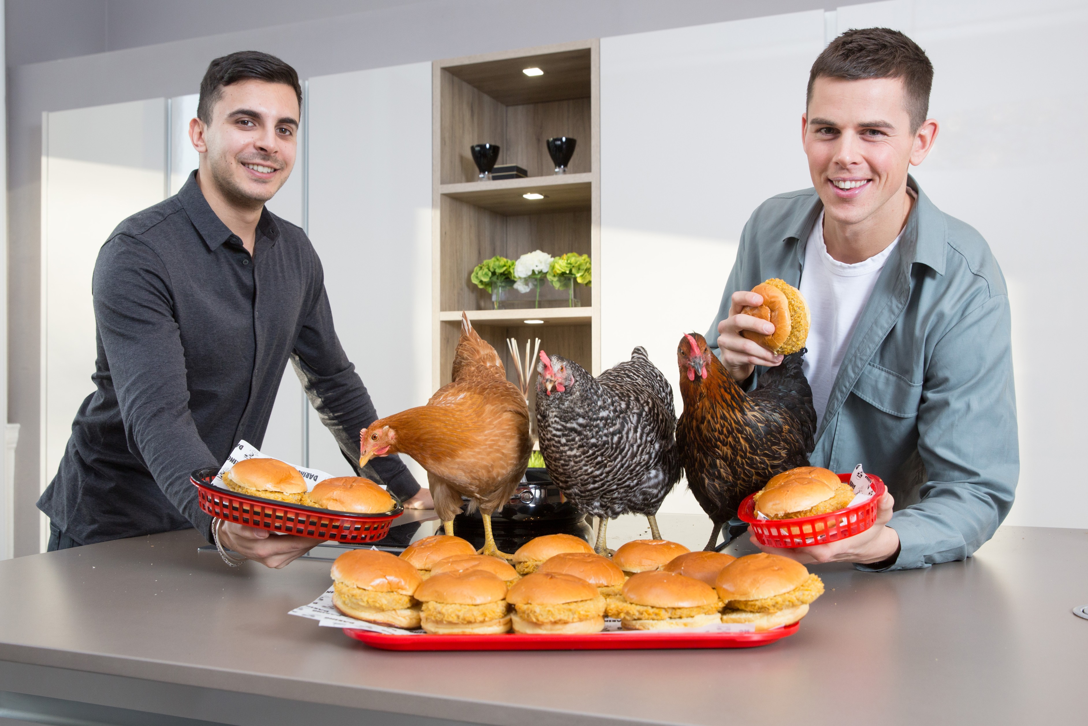 Co-founders Eliott Kessas (L) and Ross Mackay (R) with ambassadors Kim Kardashi-hen – Khloe Kardashi-hen – Kourtney Kardashi-hen.