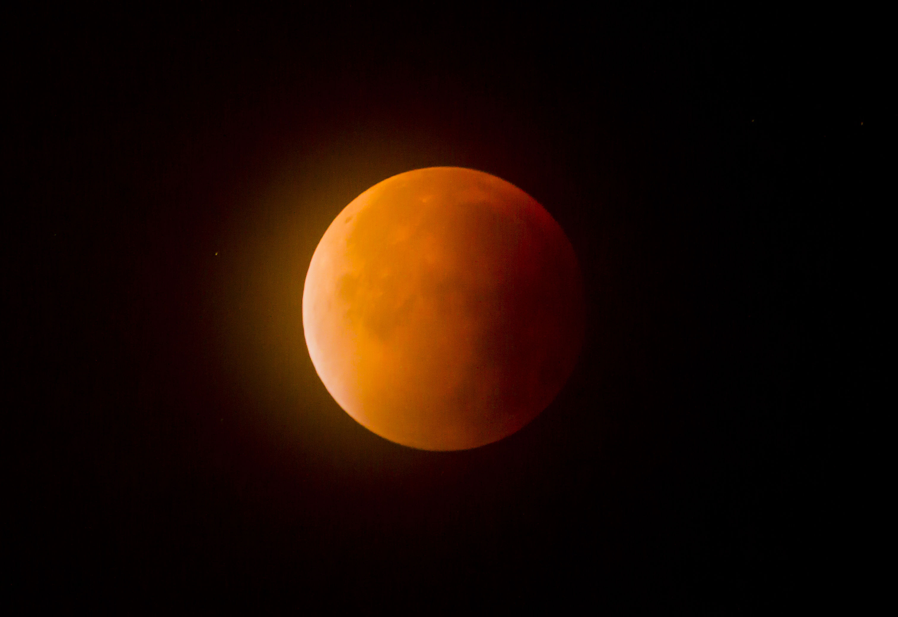 Blood moon above Falkirk (Danny Lawson / PA)