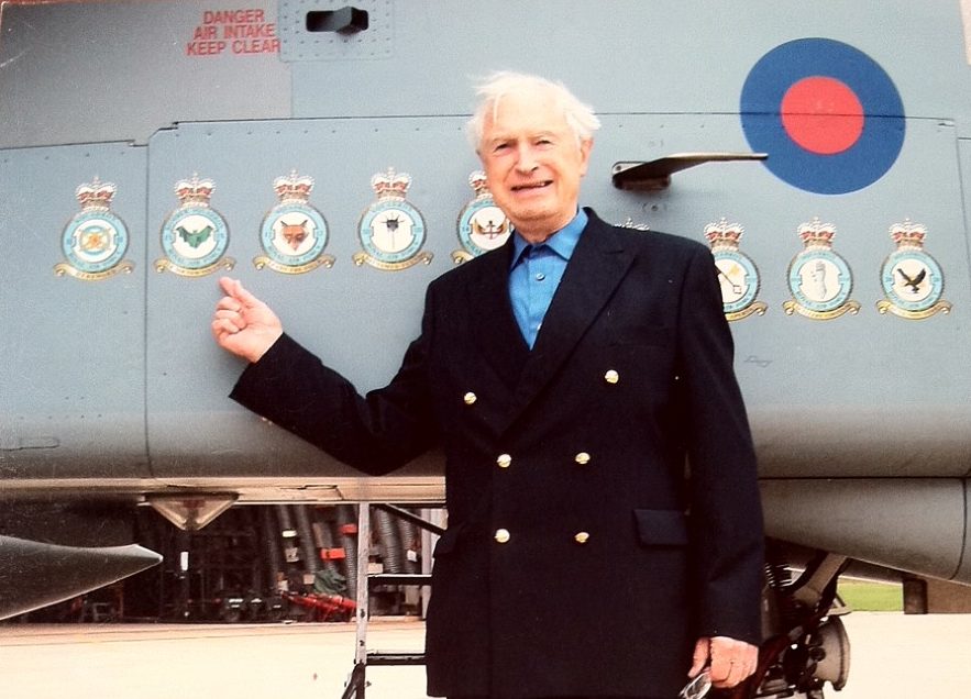 Captain Macintosh visiting his old squadron.