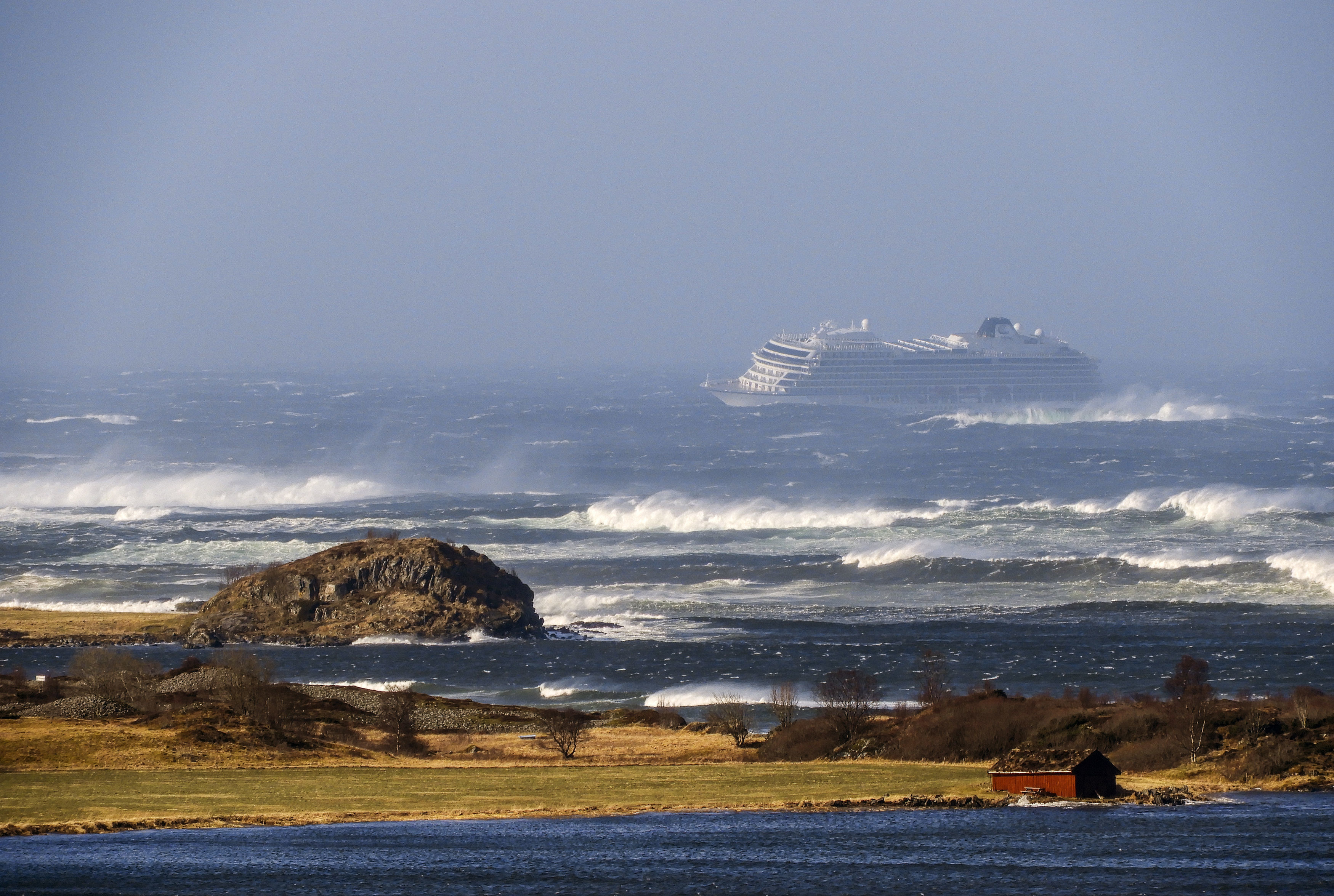 Cruise ship Viking Sky runs into trouble off the Norwegian coast