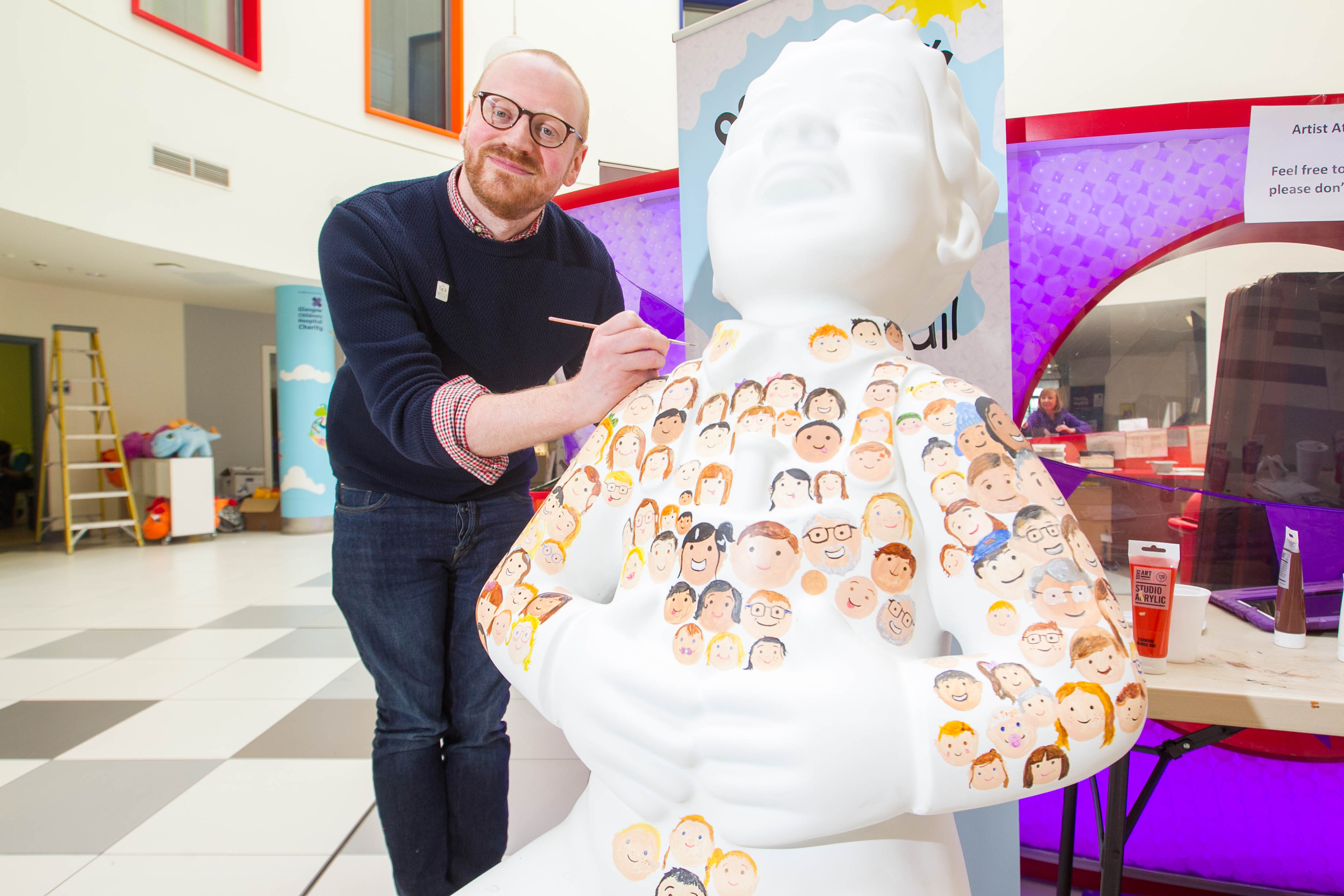 Cartoonist Neil Slorance is one of the artists that has designed an Oor Wullie for the Bucket Trail. Neil has been drawing patients and workers at Glasgow's Children's Hospital onto the statue
