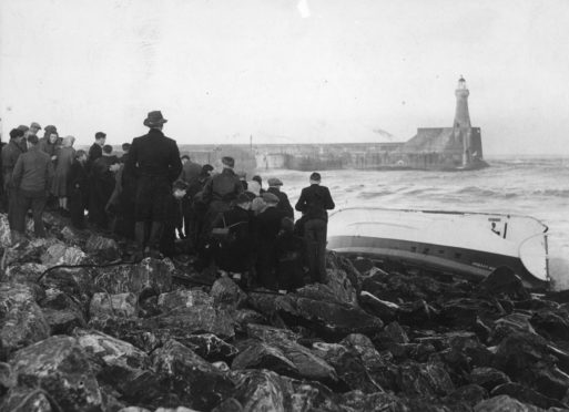 Crowds gather to pay tribute to lost crew in 1953