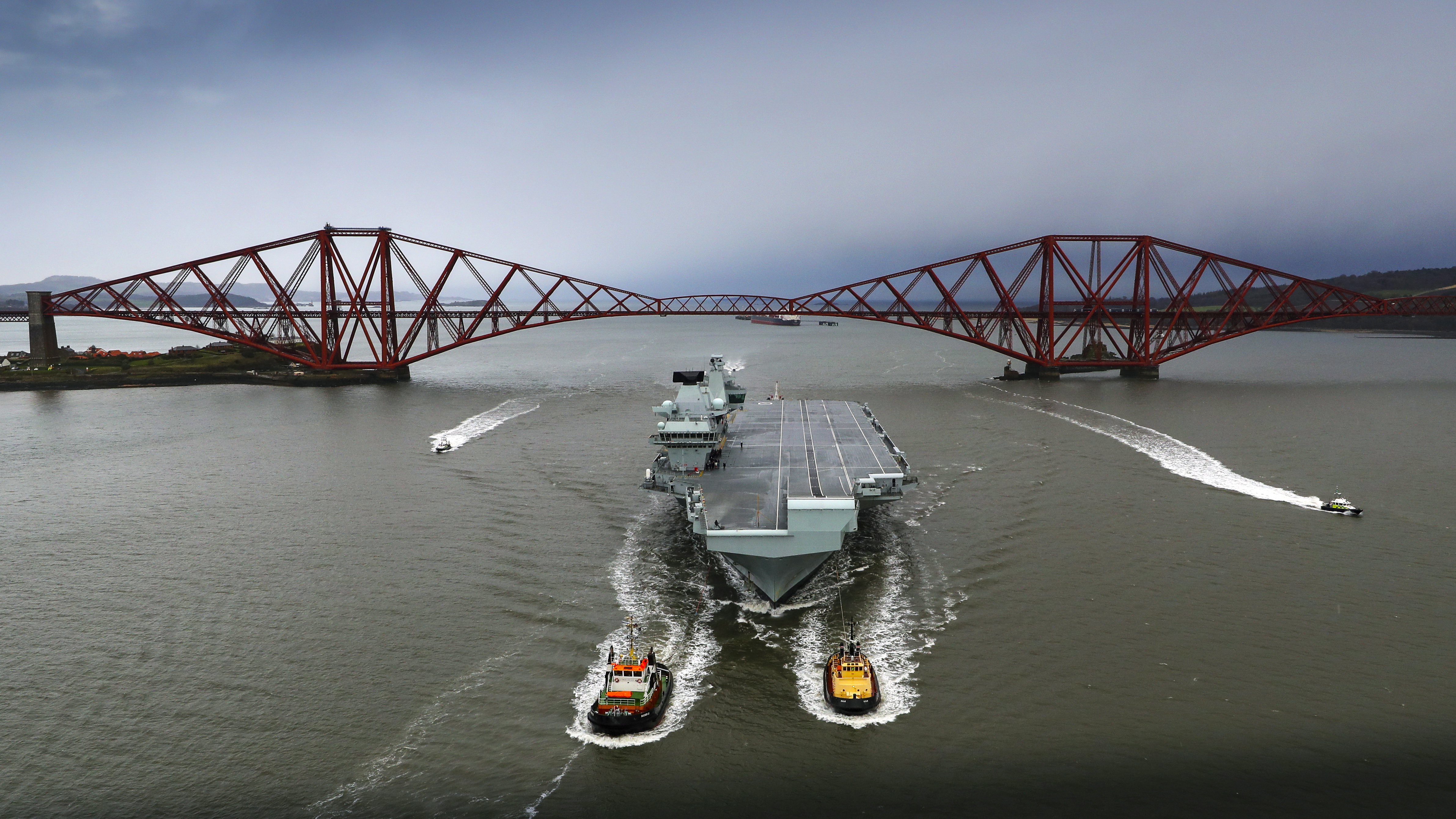 HMS Queen Elizabeth on the Forth