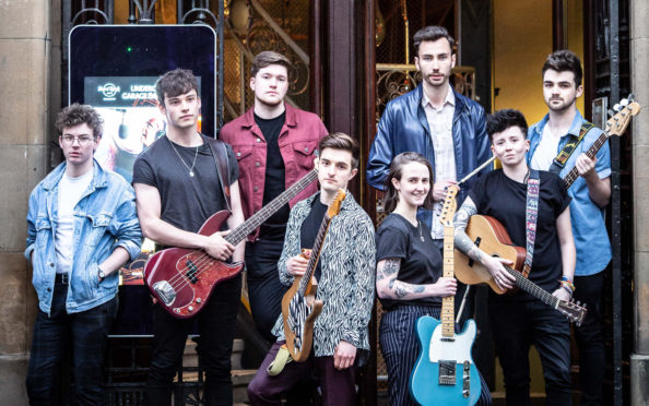 Moonlight Zoo (left) and Sara 'N' Junbug outside Glasgow's Hard Rock Cafe