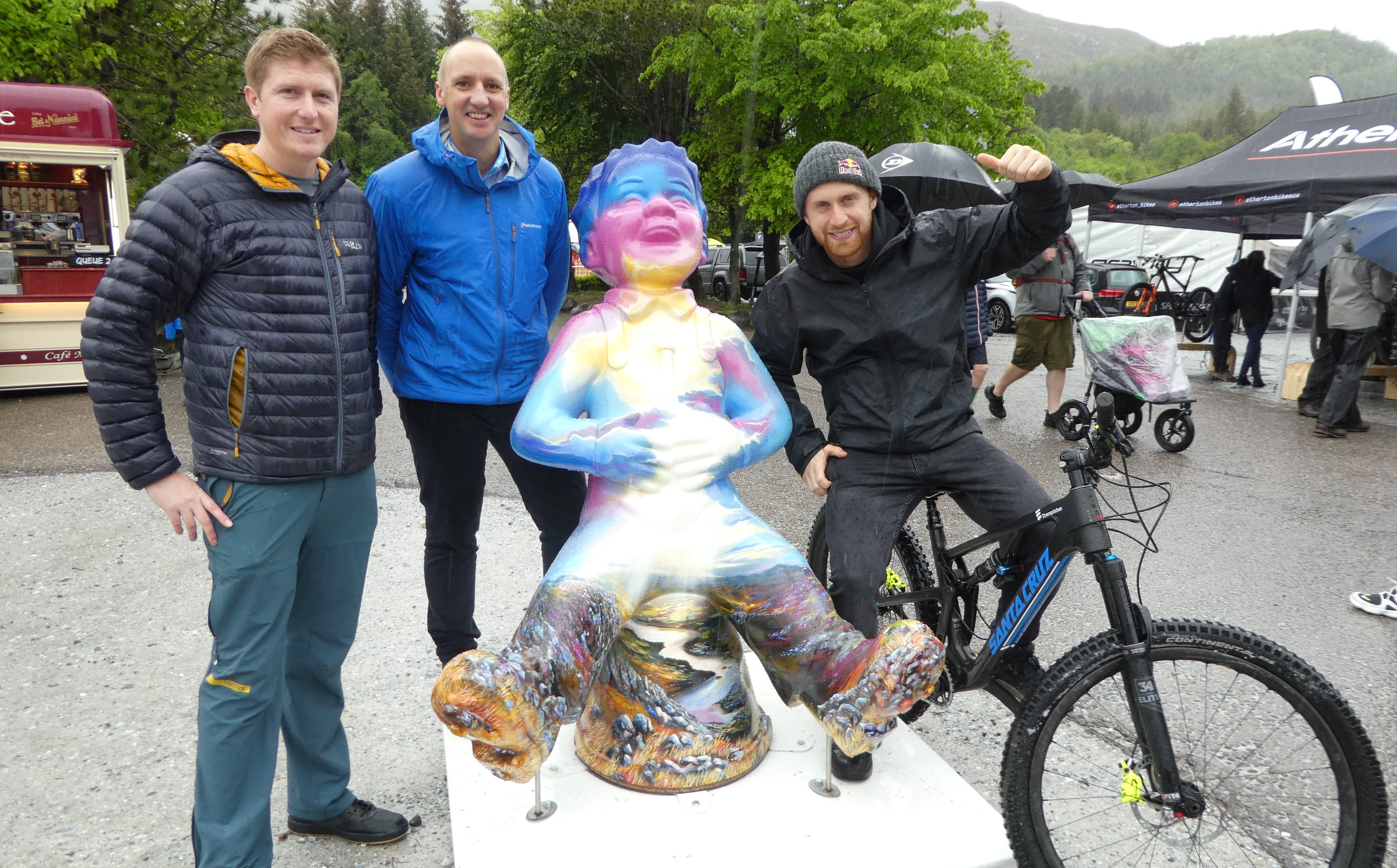 (l-r) Douglas Roulston, VisitScotland Regional Partnerships Director, Chris Taylor and Danny MacAskill with the Oor Nevis sculpture