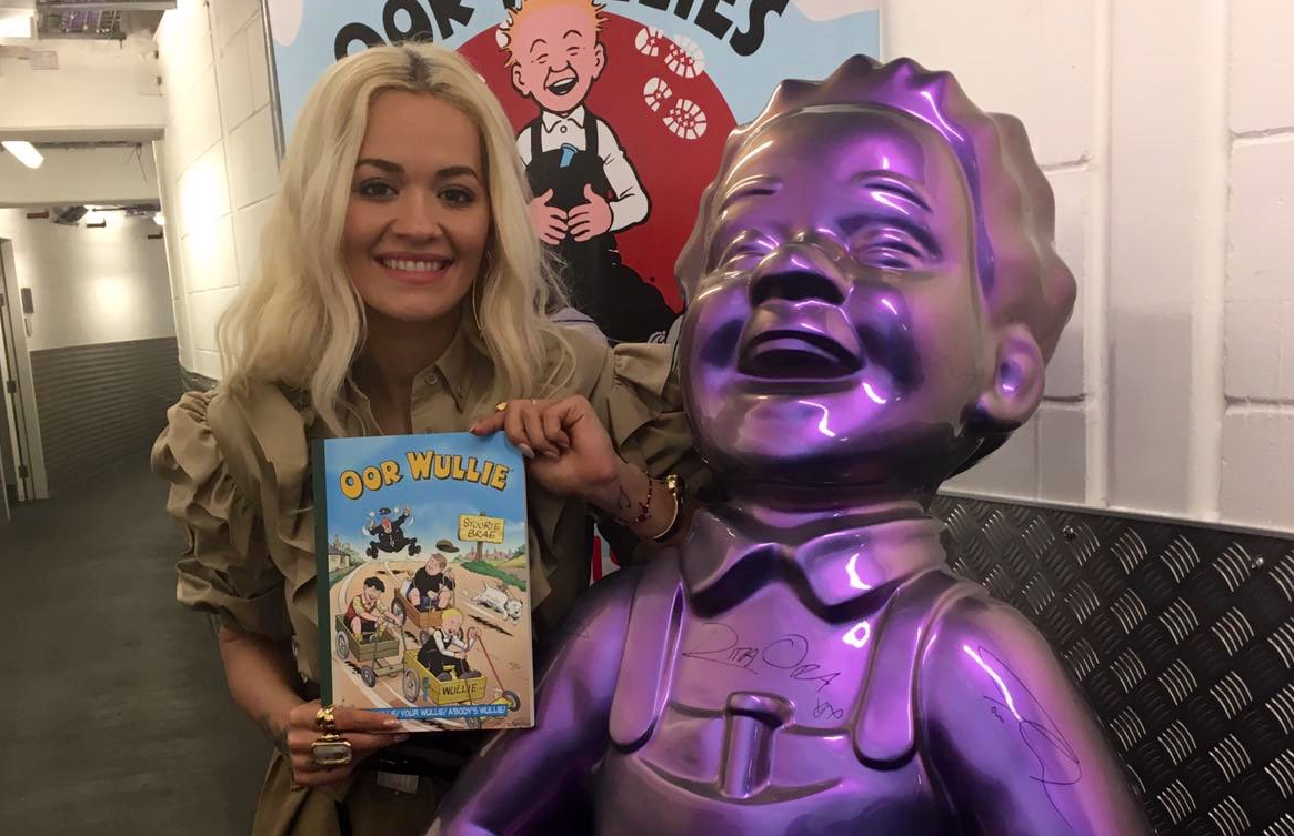 Rita Ora with the Oor Wullie statue