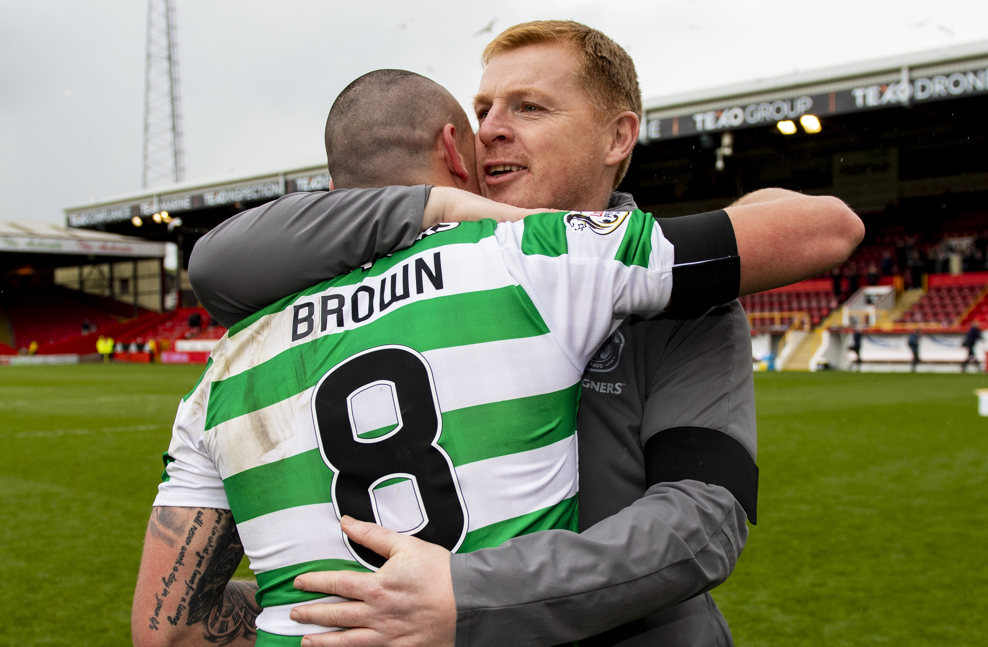 Celtic's Scott Brown (left) with manager Neil Lennon at full time at Aberdeen yesterday