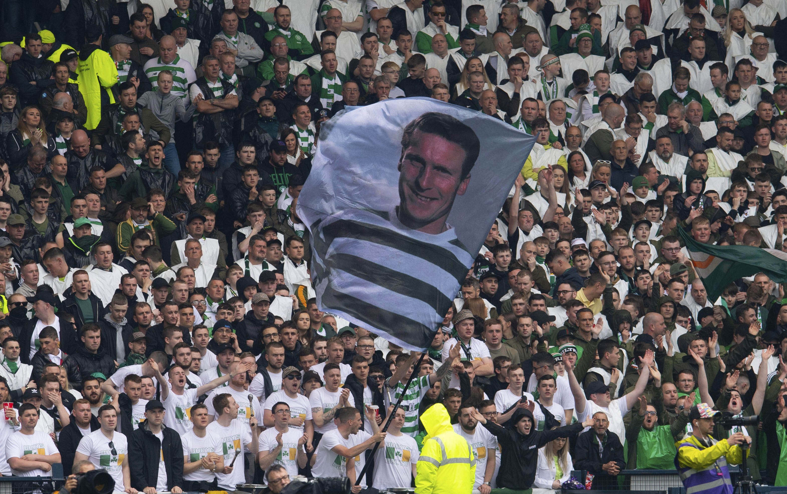 Celtic fans pay tribute to Billy McNeill