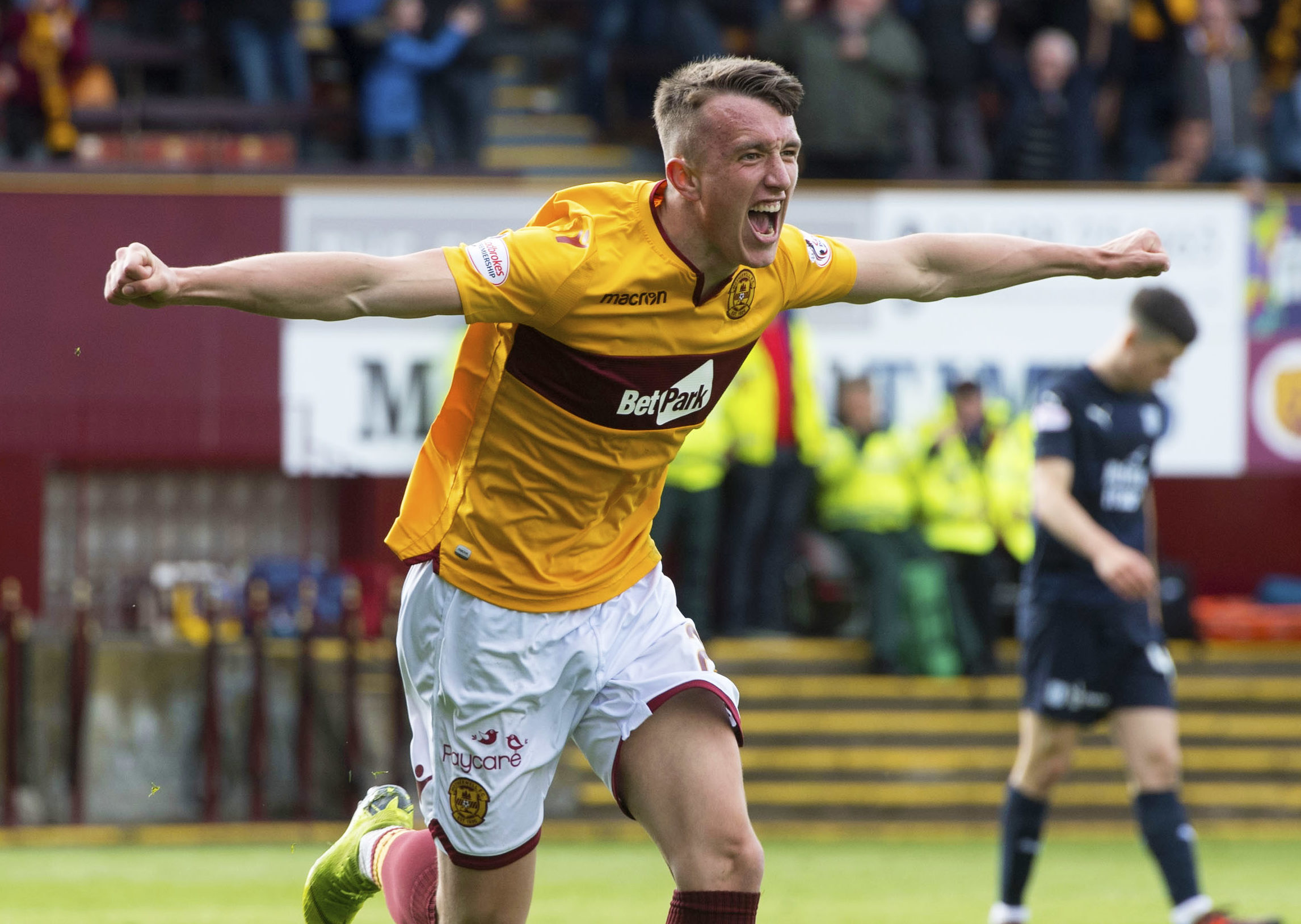 27/04/19 LADBROKES PREMIERSHIP
MOTHERWELL v DUNDEE (4-3)
FIR PARK - MOTHERWELL
Motherwell's David Turnbull celebrates making it 4-3 in the last moments of the game.