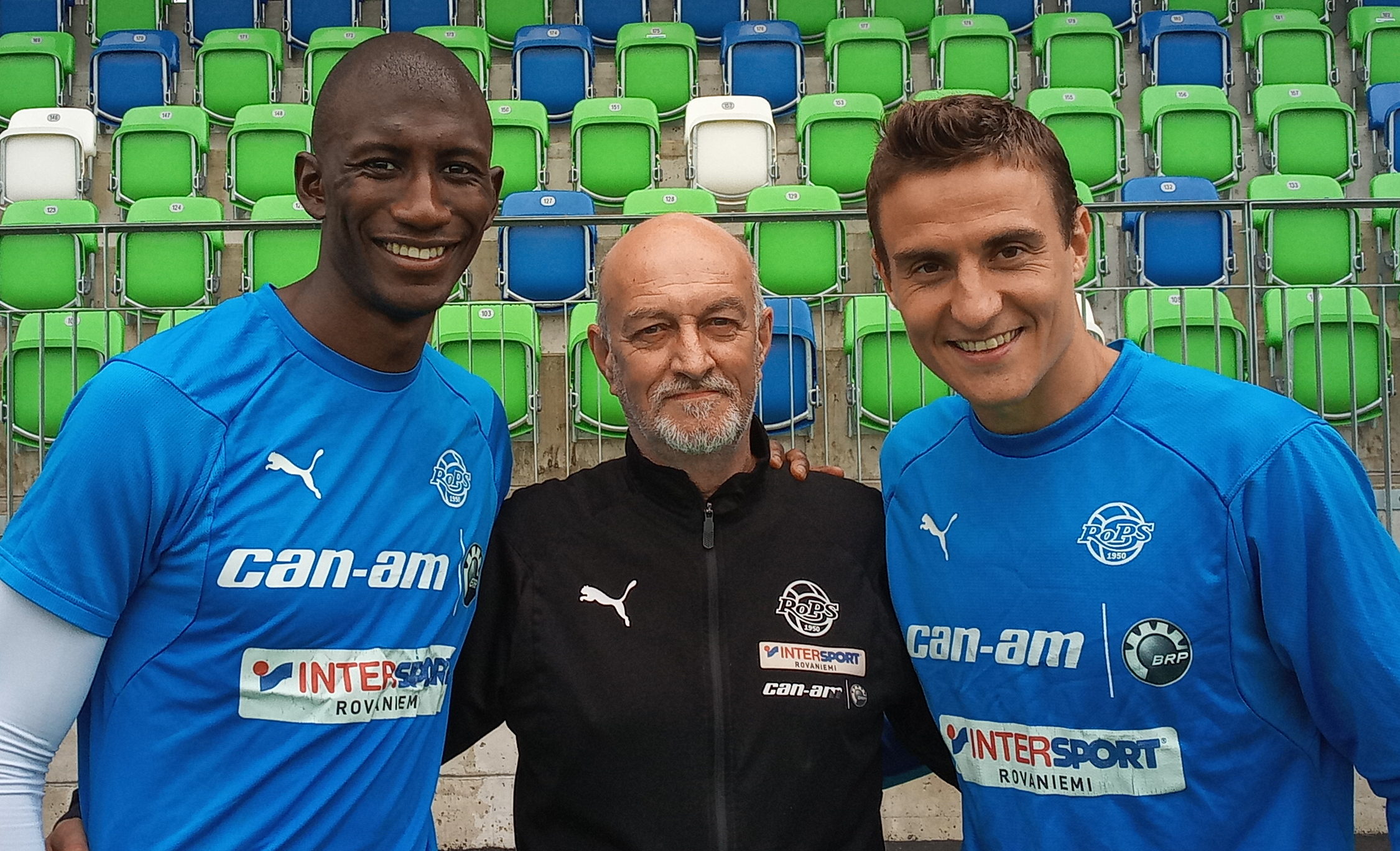 David Coull flanked by Mahamadou Sissoko (left) and Antonio Reguero