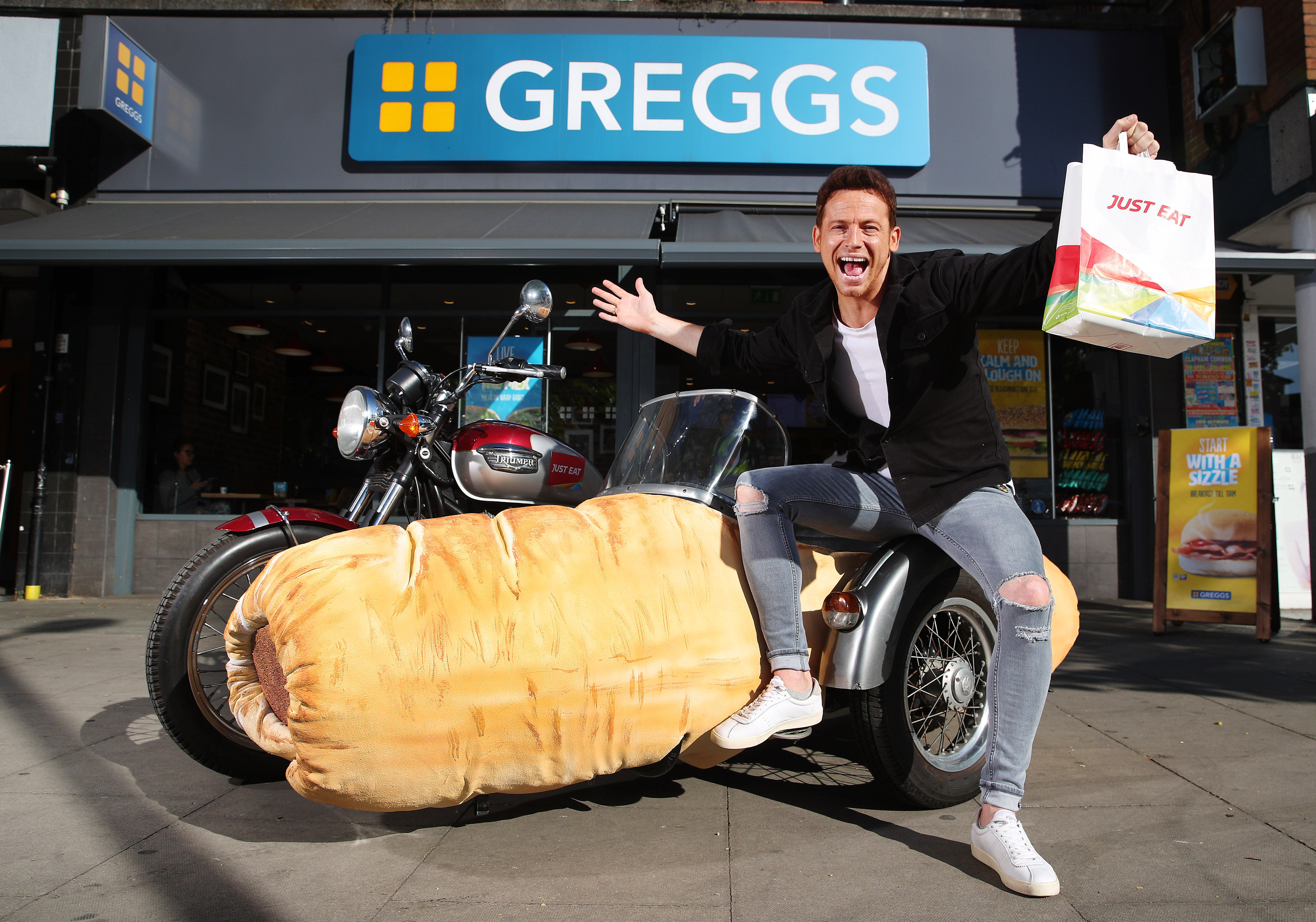 The world’s first Sausage Roll-Mobile was unveiled today by self-confessed Greggs fan Joe Swash, as it hit the road in London to celebrate Greggs now being available for delivery on leading global online food delivery service, Just Eat.  The new partnership is currently live in London, Newcastle and Glasgow and available to order via the Just Eat app or online at just-eat.co.uk.