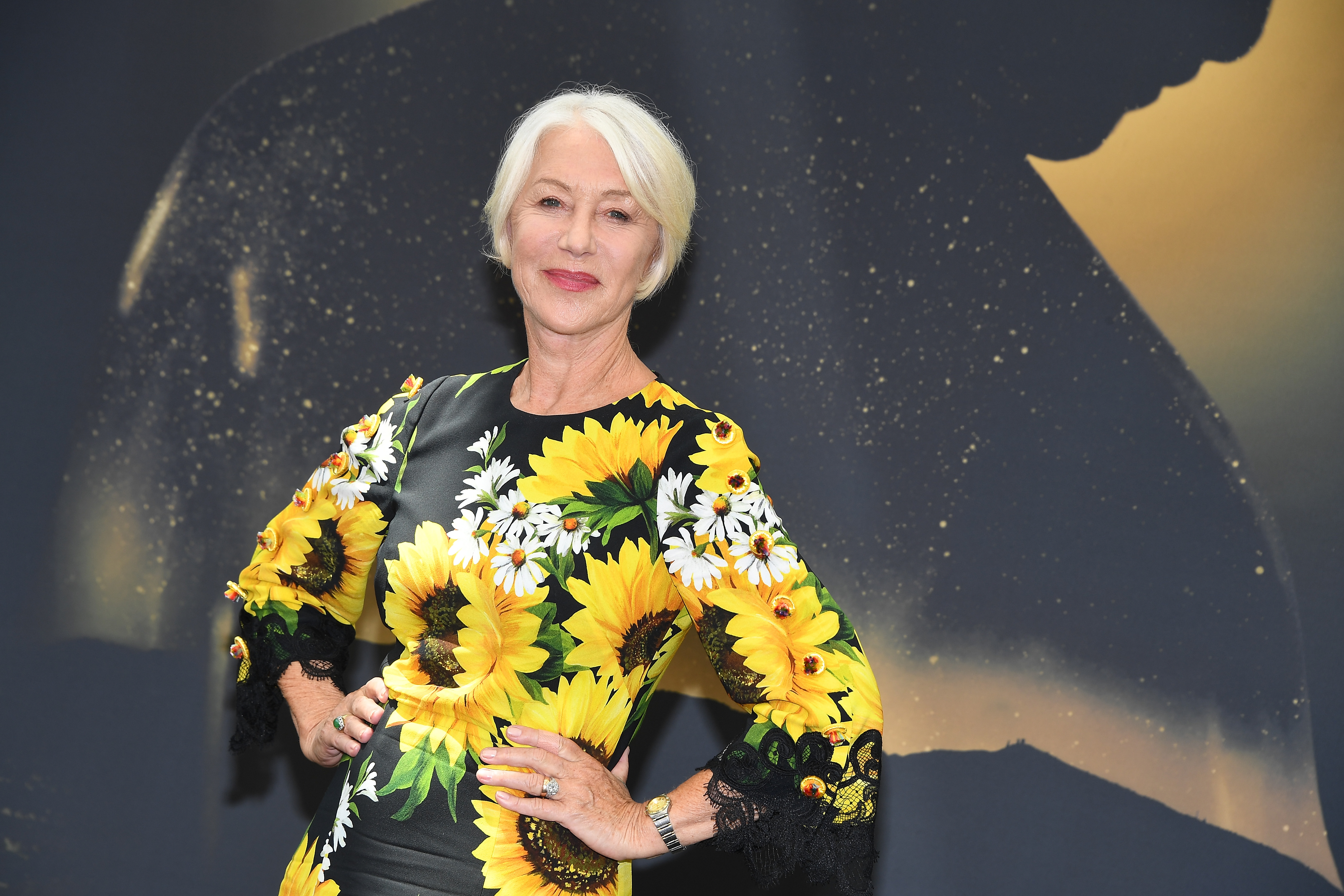 Helen Mirren, sporting a lovely, silver bob, shows 
how to grow old  gracefully