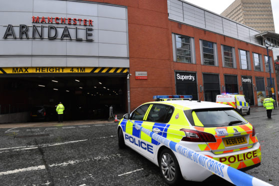Police surround Arndale shopping centre