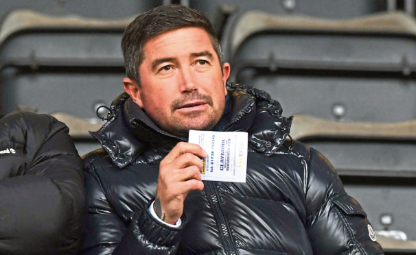 Harry Kewell watches Hibs beat St Johnstone