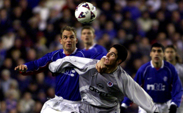 Ronald de Boer (right) remembers the night he first crossed paths with Mikel Arteta in a UEFA Cup tie