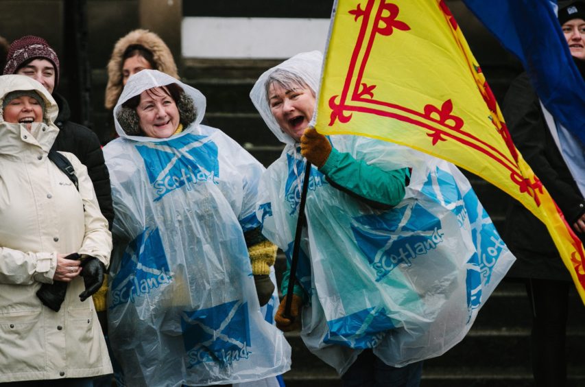 Independence supporters brave the bad weather