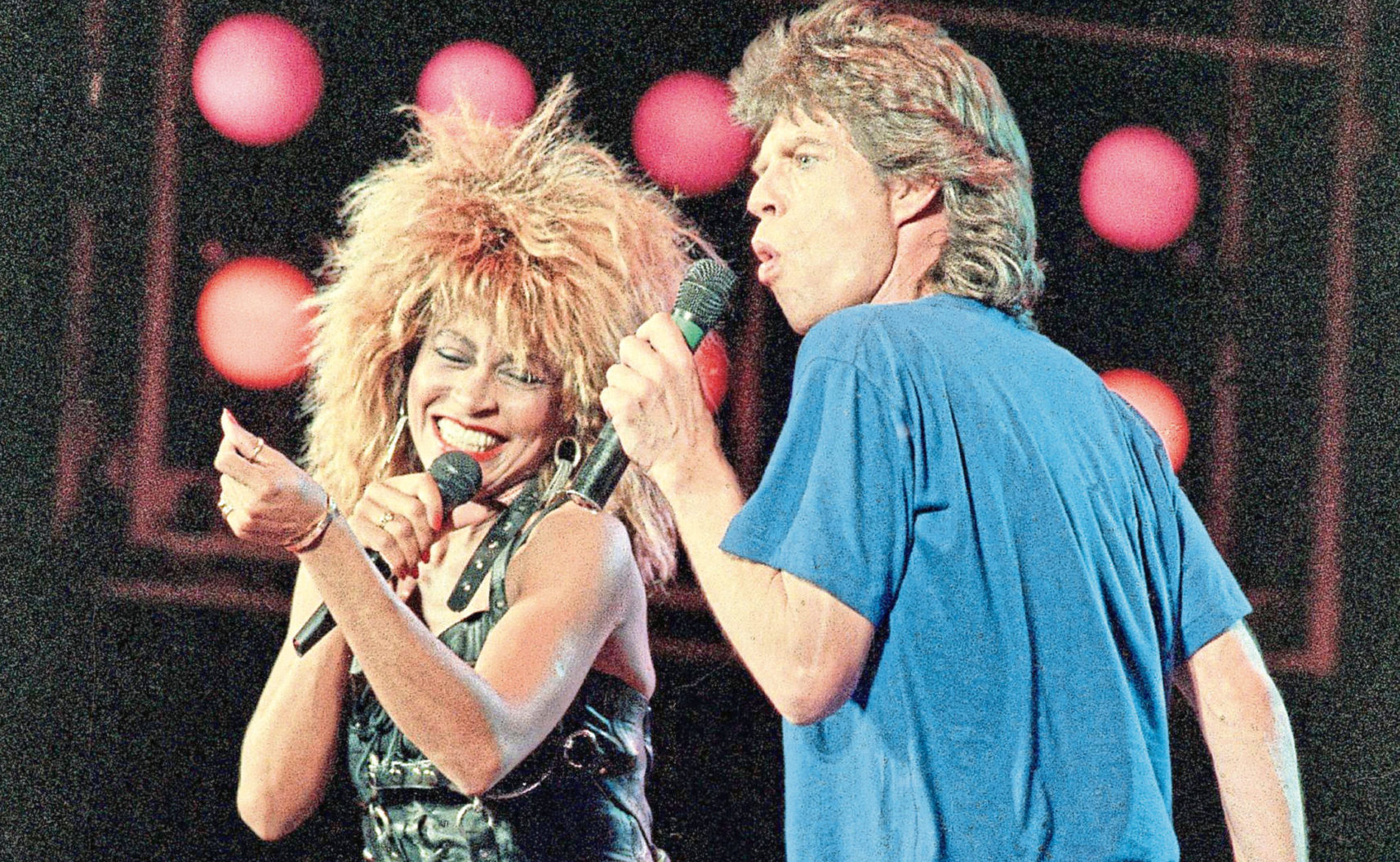 Tina Turner and Mick Jagger perform during Live Aid in Philadelphia July 13, 1985