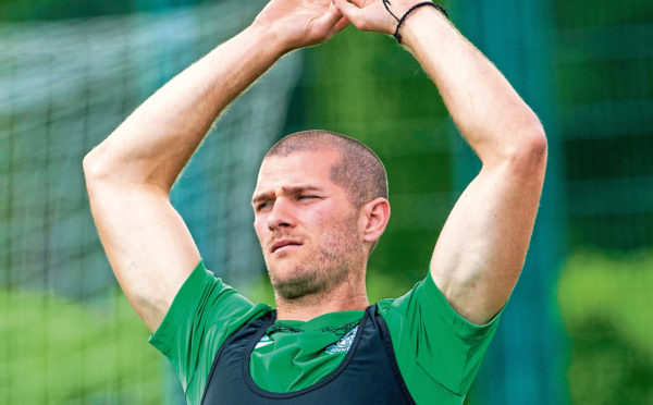 Alex Gogic in training with new club, Hibs