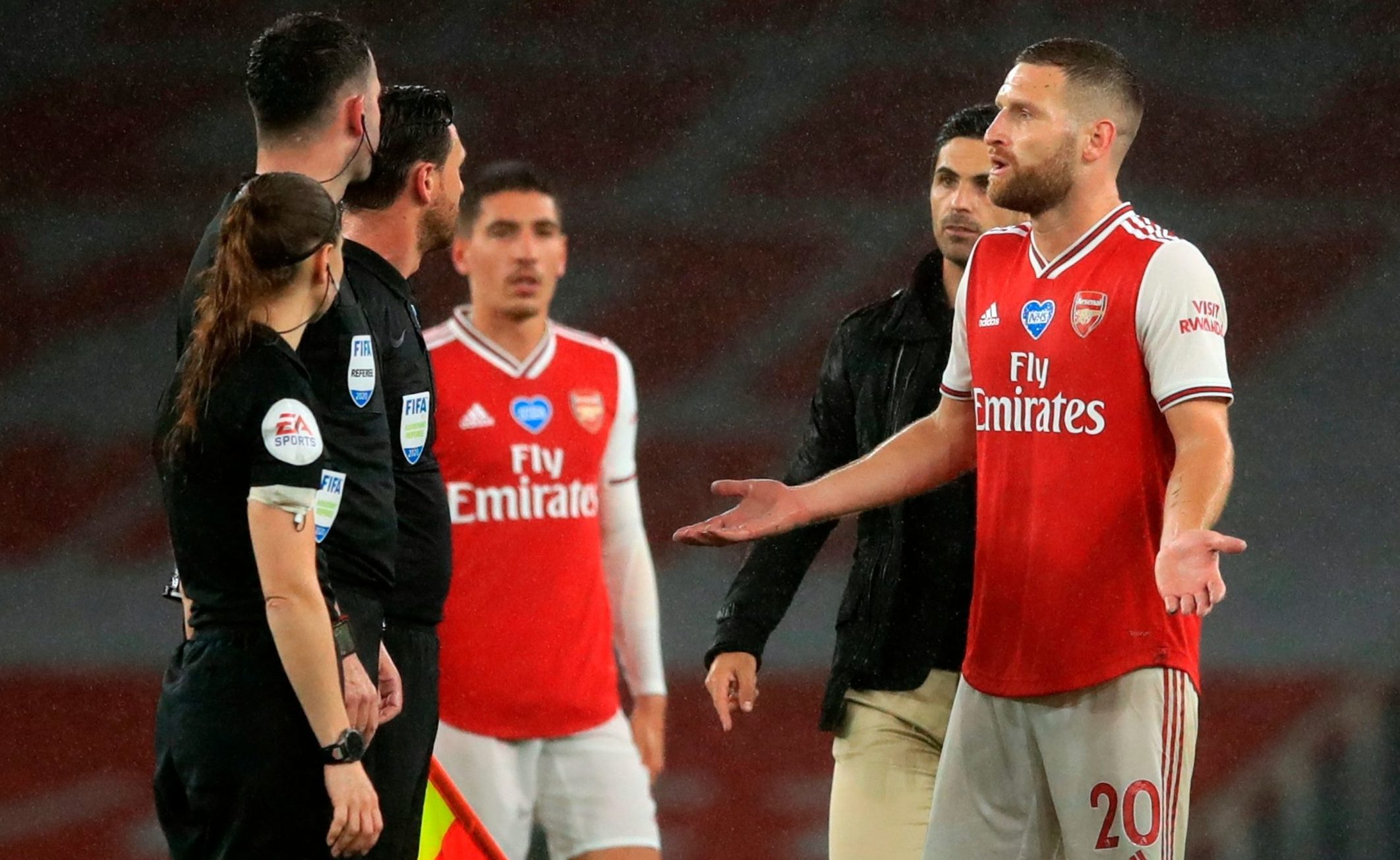 Arsenal boss Mikel Arteta and his players take issue with the officials at Leicester