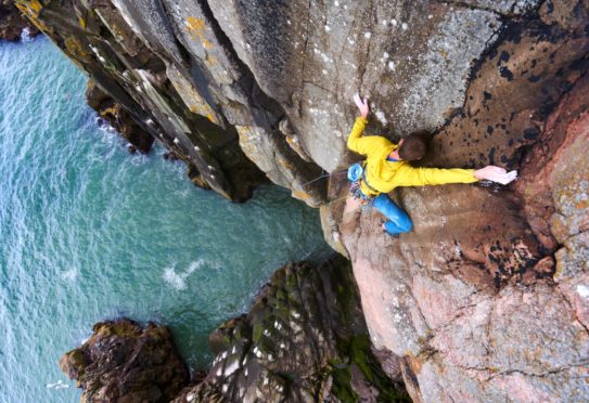 Guy Robertson climbs Orbital Ejection at Red Hole, Cove, Aberdeen