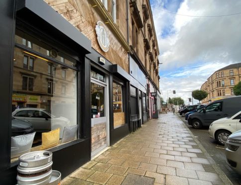 The Grunting Growler, a craft beer and mini-bar in the West End of Glasgow.