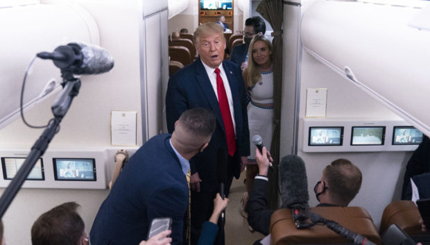 President Trump leaving a campaign rally at Pensacola aboard Air Force One