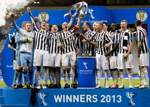 St Mirren lift the cup in 2013