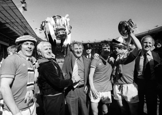 Tommy Docherty, centre, with (l-r) Stuart Pearson, Tommy Cavanagh, Lou Macari, Gordon Hill and Frank Blunstone after winning the FA Cup