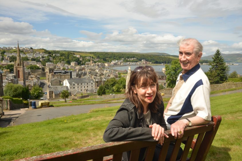 Maureen on Bute with dad Johnny in 2013