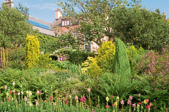 B41BTJ The Garden of Broughton House, Kirkcudbright, Galloway, South West Scotland.. Image shot 08/2008. Exact date unknown.