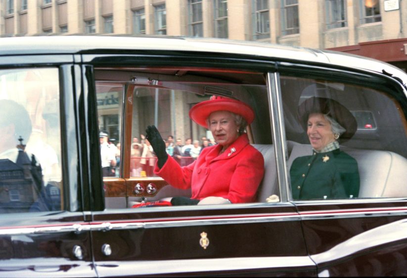 The Queen opening GoMA, 1996