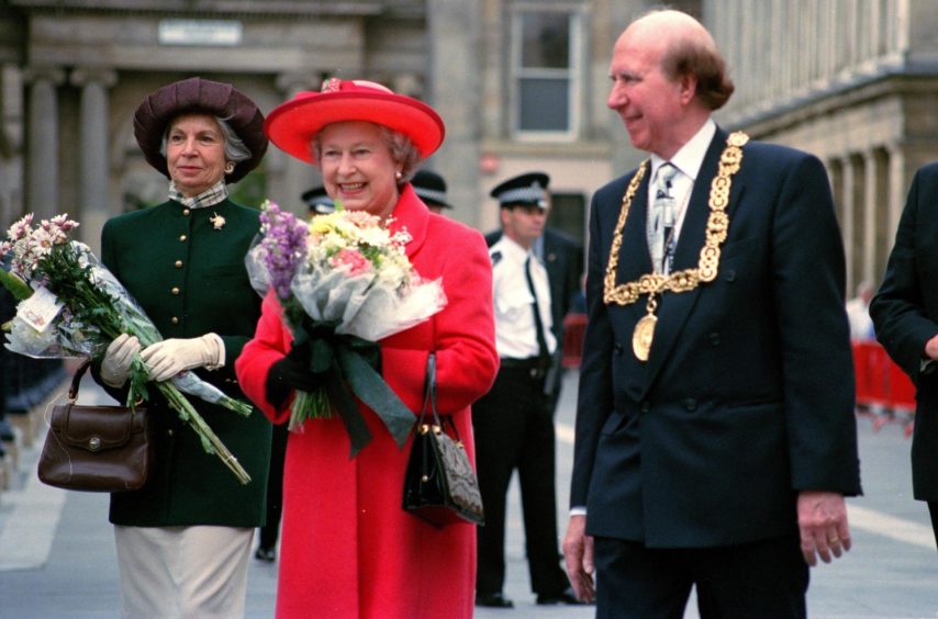 The Queen opening GoMA, 1996
