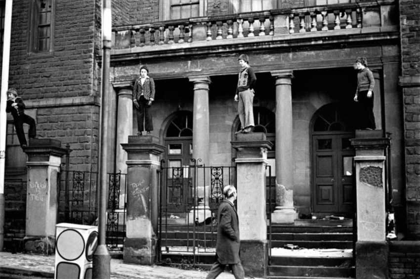 Human statues in Beech Grove Road, Newcastle