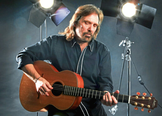 Dennis Locorriere