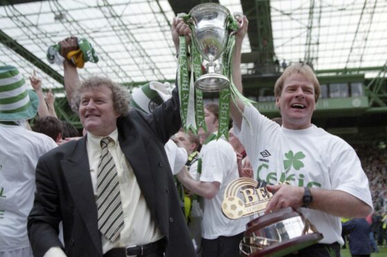 Wim Jansen enjoys Celtic’s 1998 title win with Murdo MacLeod
