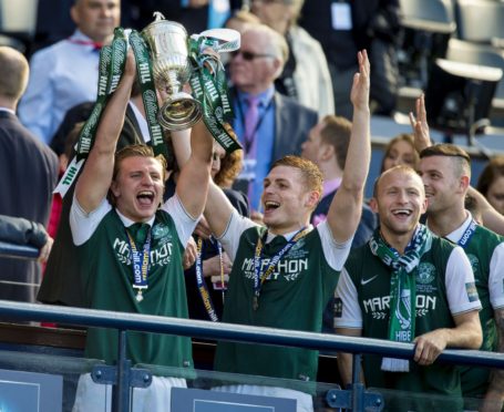 Jason Cummings lifts Scottish Cup with Hibs in 2016.