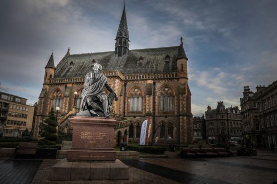 The Robert Burns statue outside McManus Galleries.