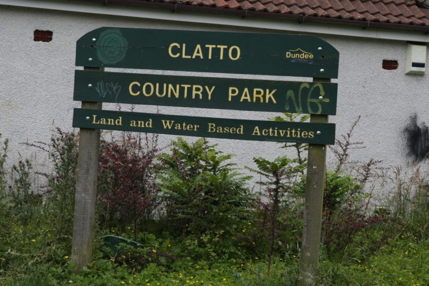 Clatto Country Park sign