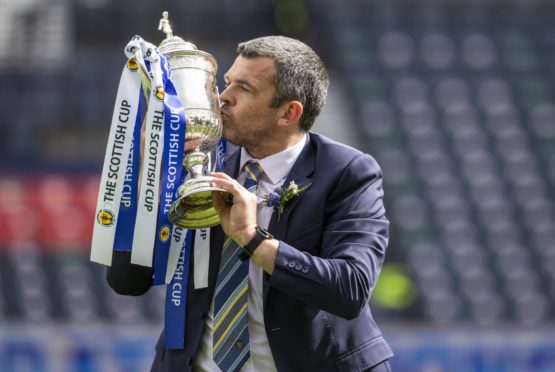 St Johnstone manager Callum Davidson lifts the Scottish Cup 