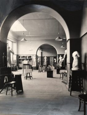 Dundee Technical Institute Art Room in 1900. Dundee. Courtesy Abertay University Date; 25/05/1900