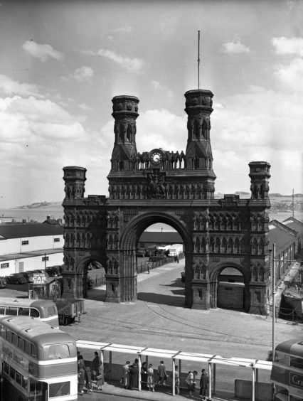 A view of the Royal Arch taken from the rear of the Caird Hall in 1951