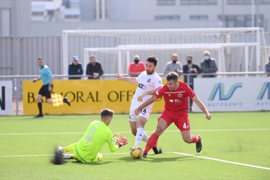 Ross Draper made his Cove bow in the League Cup tie against Stirling Albion. 