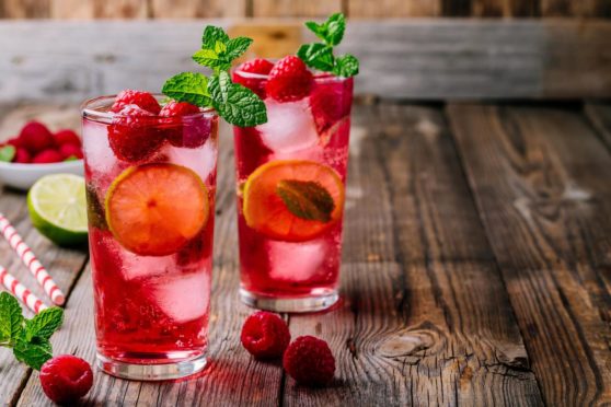 Vegan cocktail raspberry mojito